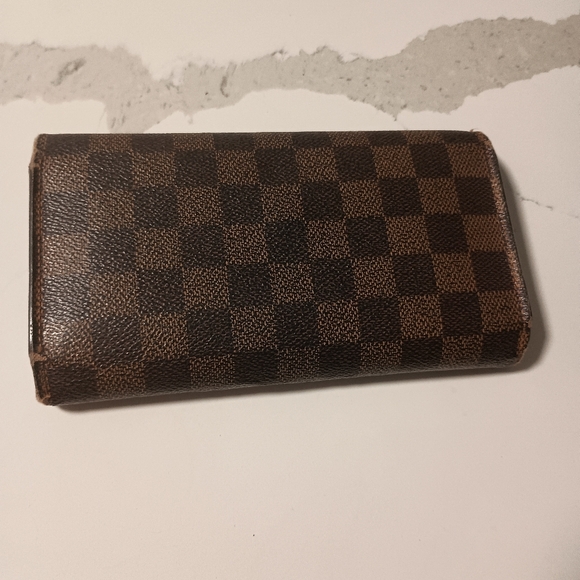 Authentic Louis Vuitton Damier Sarah Longwallet - Picture 4 of 12